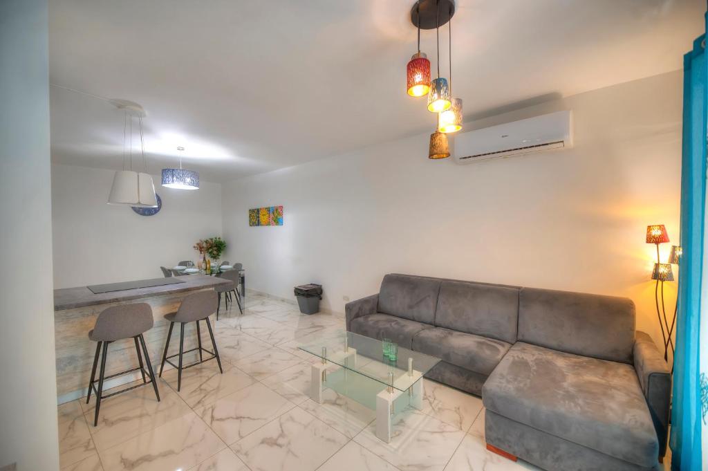 Spacious & modern 3 bedroom near seafront JBOR1-1, Gżira