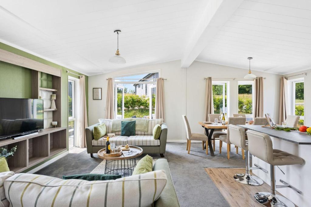 Rose Lodge, 21 Roadford Lake Lodges, Lifton