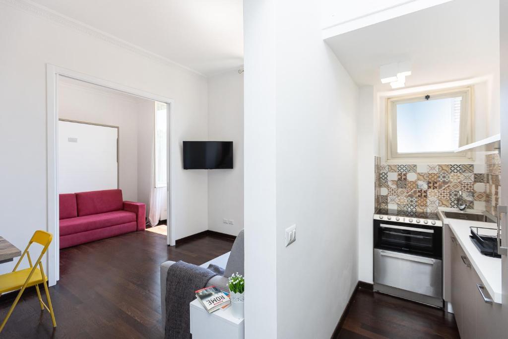 Corso View by Rental in Rome - 2