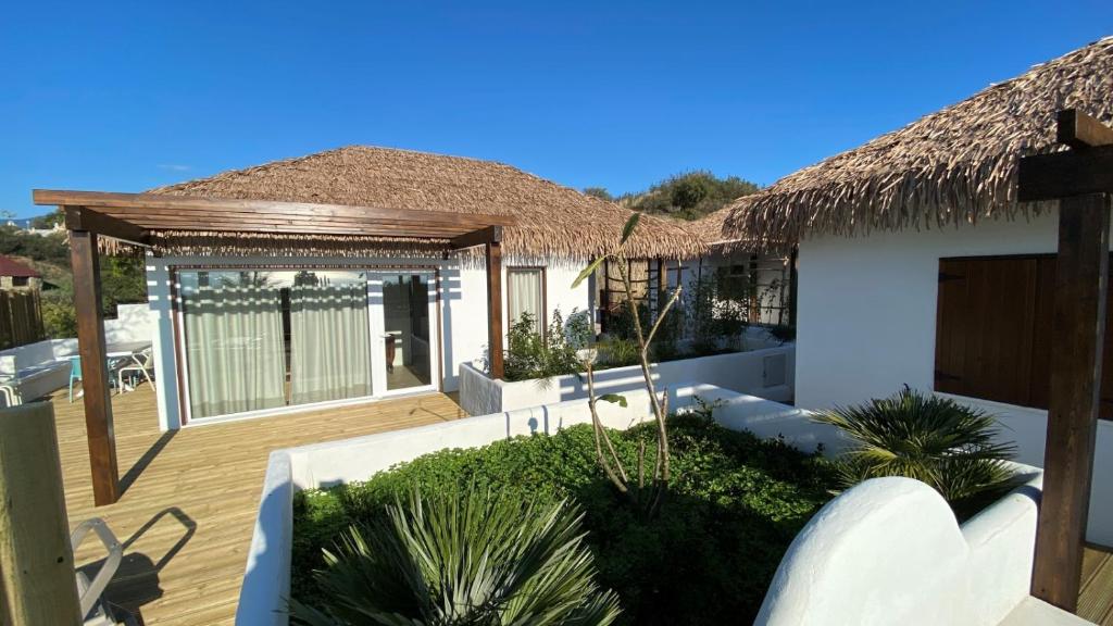 Hotel Selwo Lodge - Animal Park Tickets Included - 5