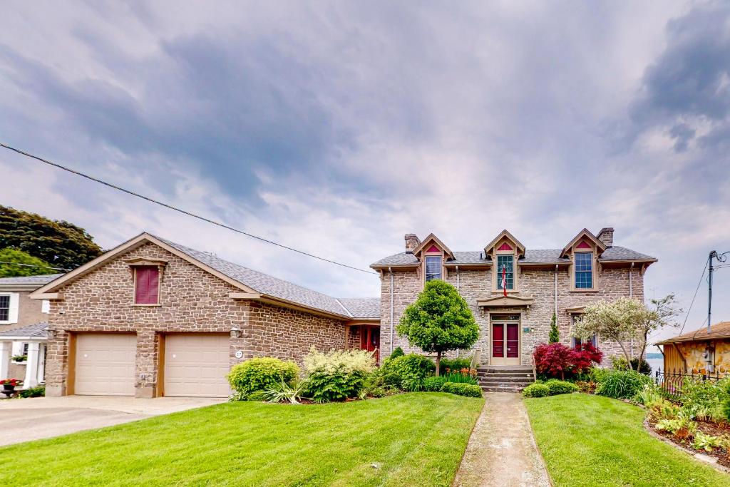 Riverside Retreat, Brockville