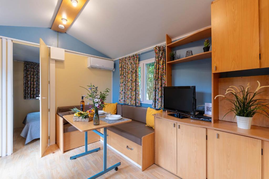 La Doucette, mobil-home climatisé au cœur du vignoble et à 50m de la mer - 5