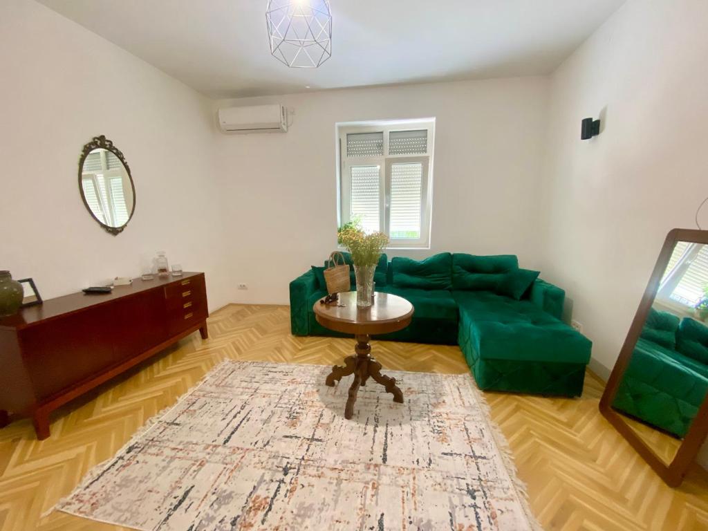 Unfamiliar Mili, Center - 1