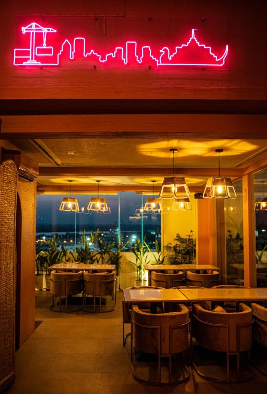 Bar/lounge, The Rangoon Hotel in Yangon