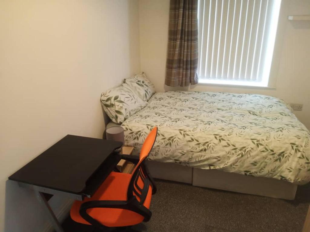 Ensuite Double-bed (H1) close to Burnley city centre, Burnley