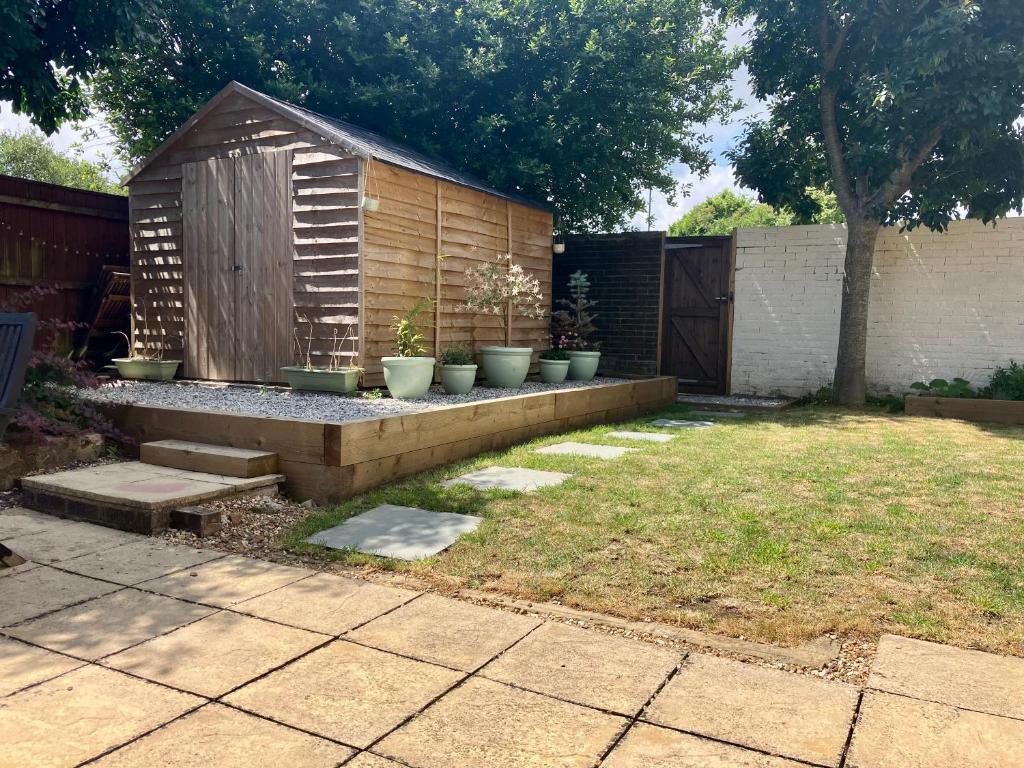 Central & Cosy, Home from Home with Large Garden & Free Parking, Bournemouth photo 8