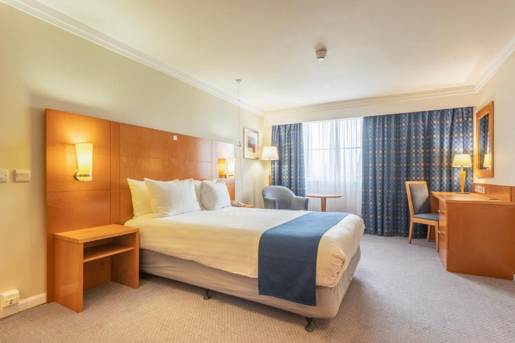 Holiday Inn London Sutton photo