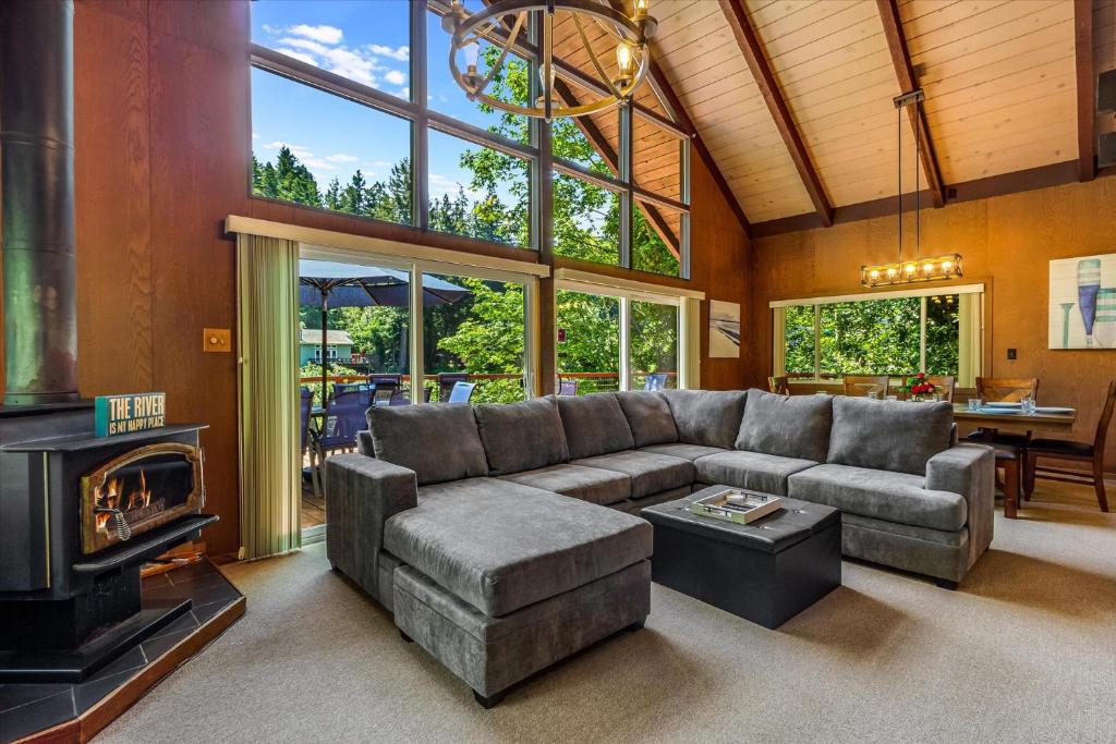 Lazy River Lodge - Hot Tub On the River Kayaks, Guerneville