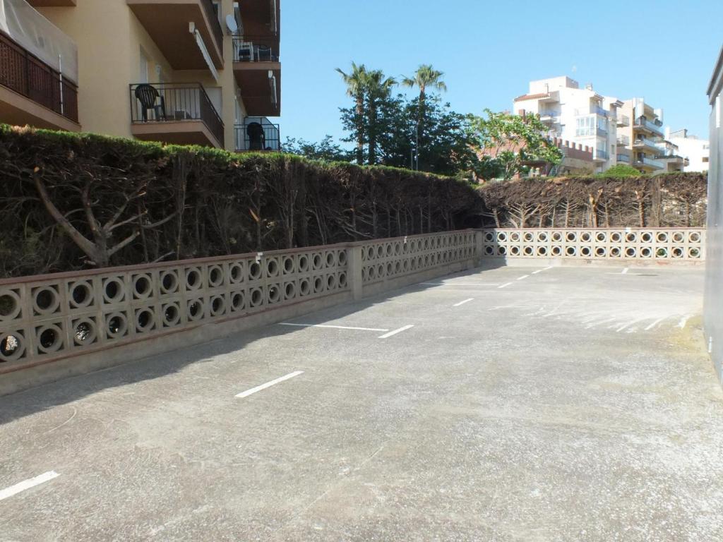 Apartamento Cerca de la Playa con Terraza y Parking en Roses, Costa Brava - ES-204-55 - 4