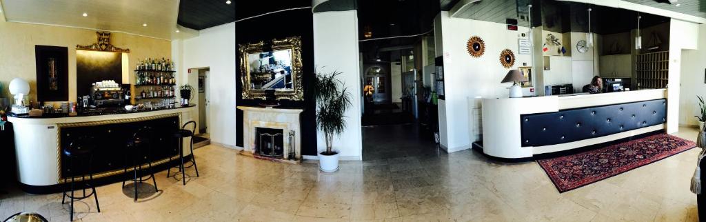 フロント・ロビー