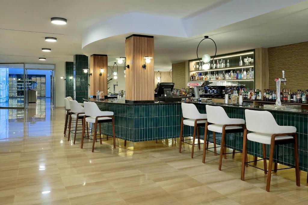 Grand Palladium Select Palace Ibiza - All Inclusive — Playa d'en Bossa, Balearic Islands