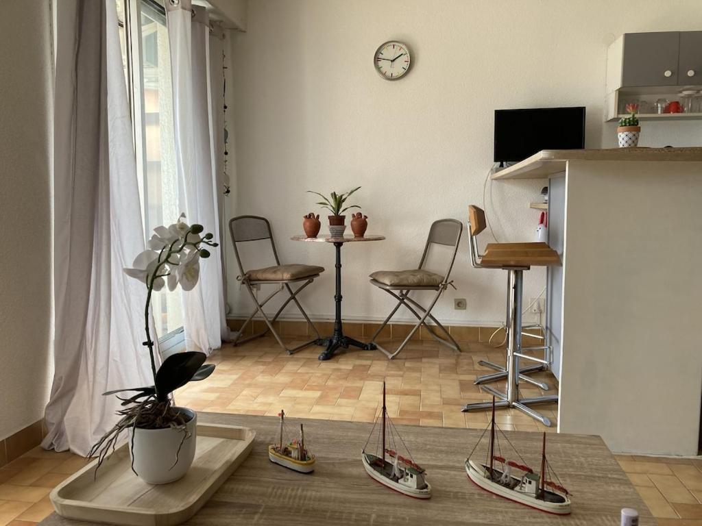 BLEU SOLEIL - STUDIO 23 M2 - BALCON - PORT et PLAGES - 5