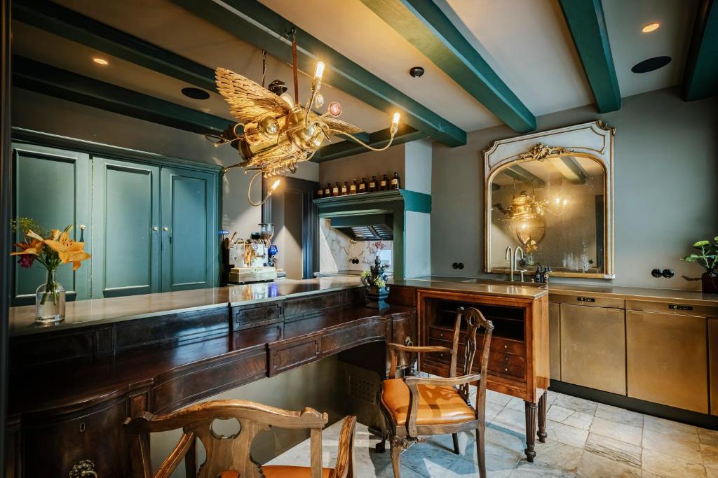 Boutique Hotel The Noblemen photo