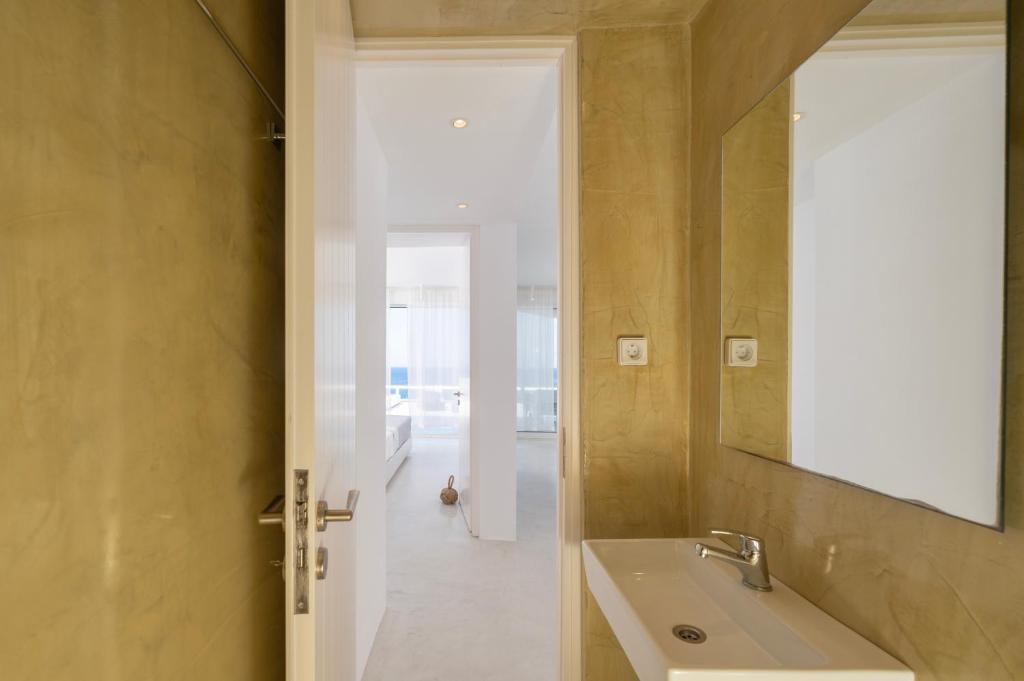 Infinite Blue Luxury Suites photo