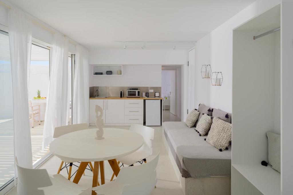 Infinite Blue Luxury Suites photo