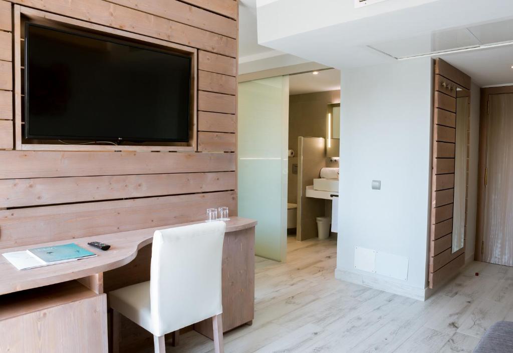 Hotel Bahia del Sol — Hotel rooms in Santa Ponca, Balearic Islands