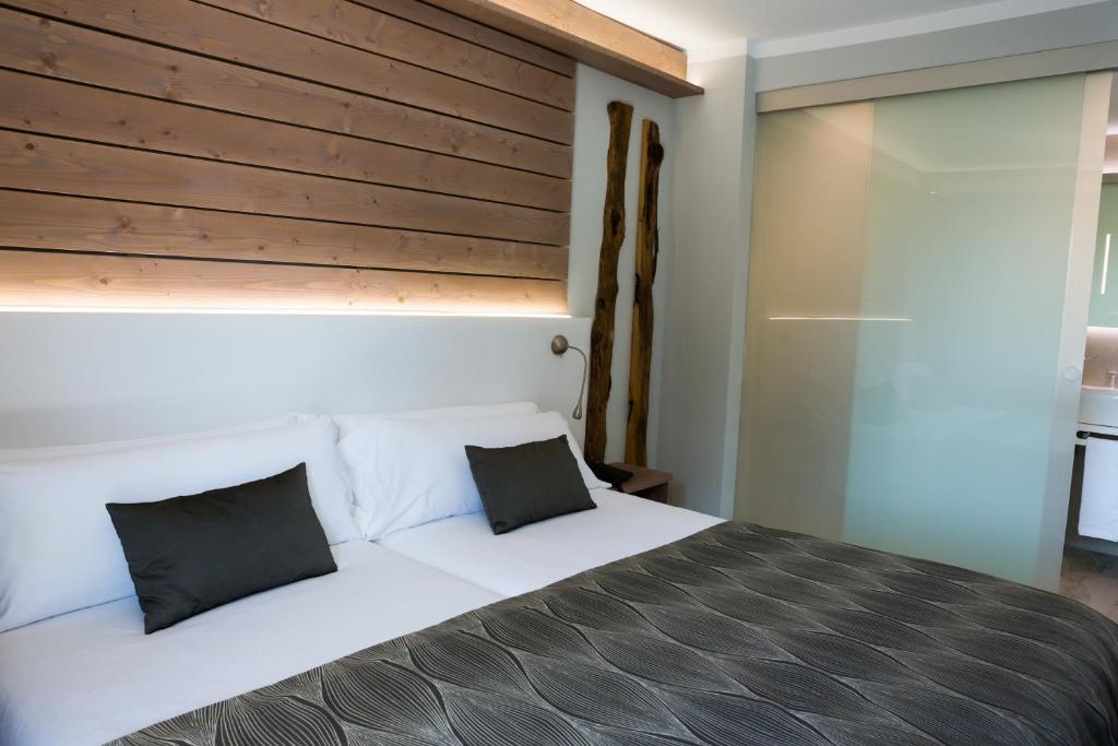 Hotel Bahia del Sol — Hotel rooms in Santa Ponca, Balearic Islands
