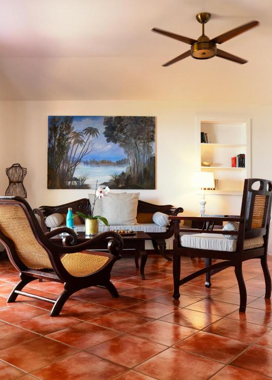 Blue Margouillat Seaview Hotel