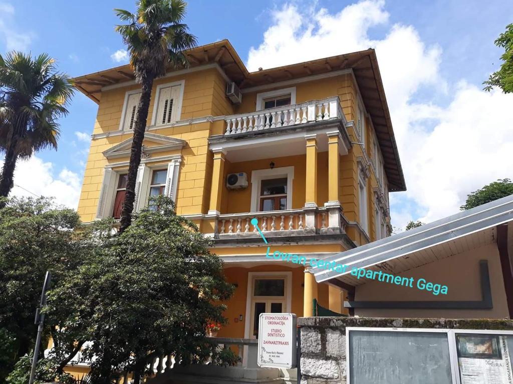 Lovran centar, apartman Gega — Hotel in Lovran