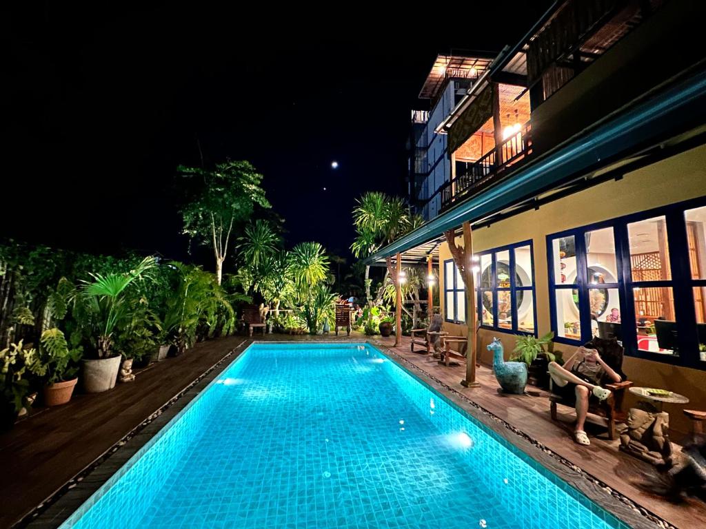 Swimming pool