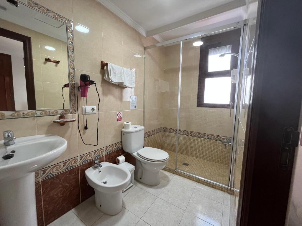 Hostel Conil - Habitaciones con baño privado en el centro de Conil - 3