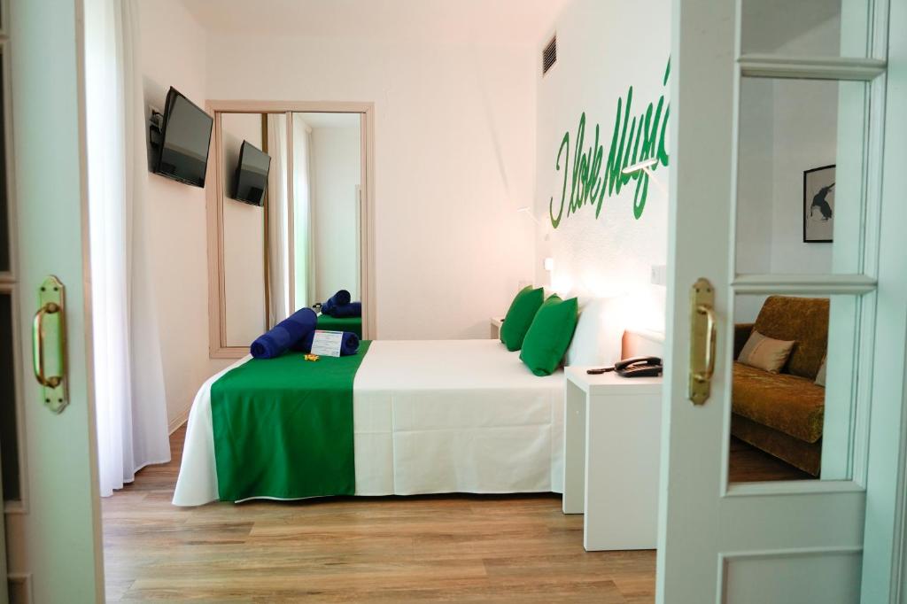 Lloret Vibe Affiliated by FERGUS — Hotel rooms in Lloret de Mar, Catalonia