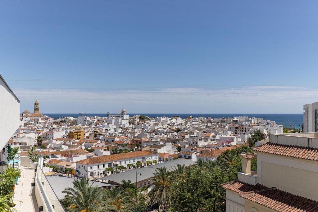 Stylish 2 Bedroom Apartment in Estepona Old Town - 3