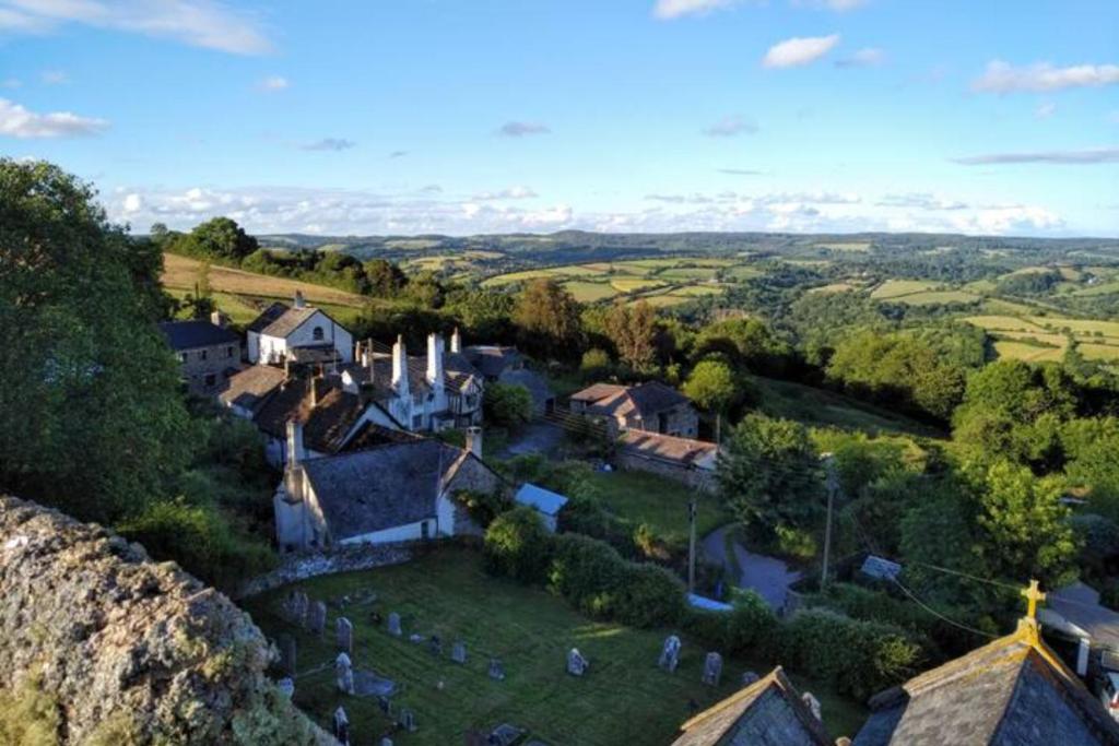 Historic Property with Stunning Views, Hennock photo 5