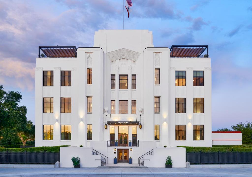 The Darling — Hotel in Visalia (CA)