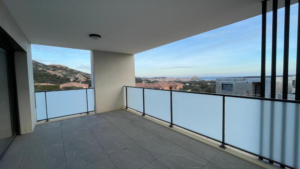 Apartment Calvi 2 pièces NEUF vue mer piscine 18 m proche plage