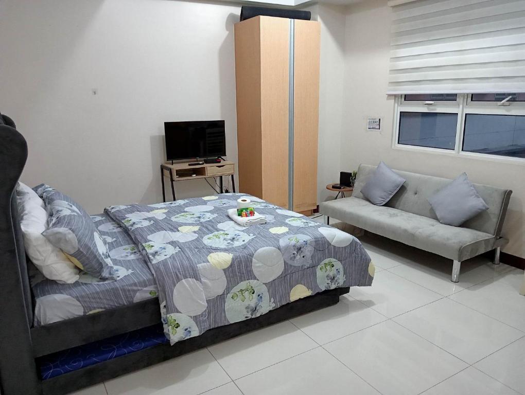 101 condo furnished walking distance NIAA 3 photo