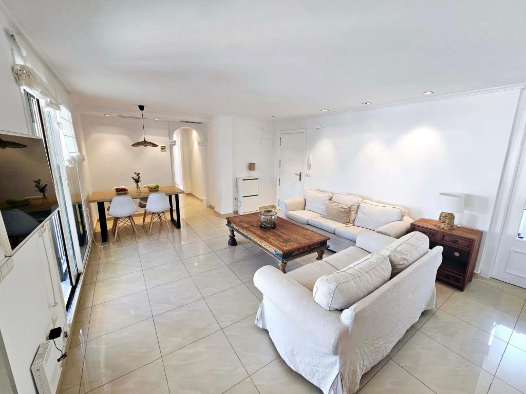 AMAZING ATTIC in City Center by SunCastle Apartamentos - 3