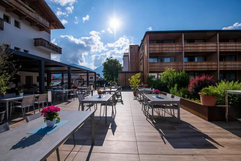 Der Dolomitenhof - Tristach, hotel in Lienz