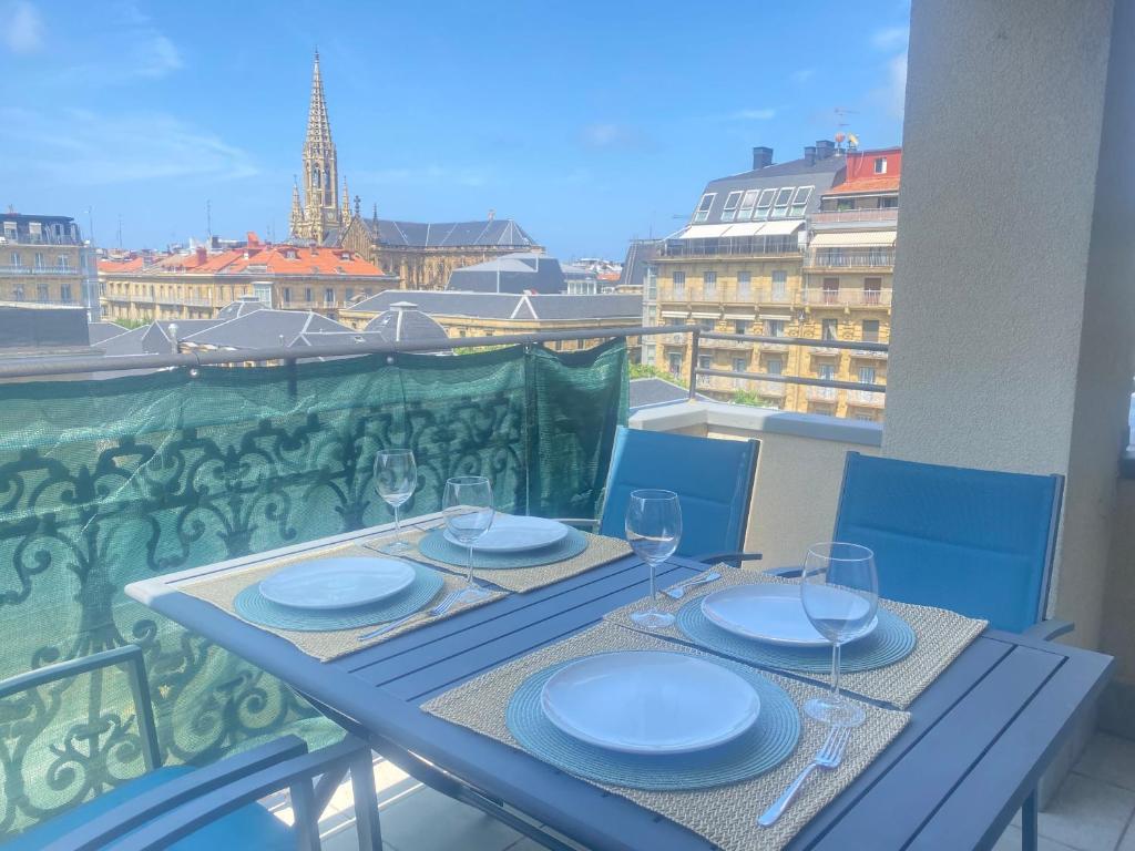 Mikain Terrace Cathedral View with Free Parking & Air Cond, San Sebastián