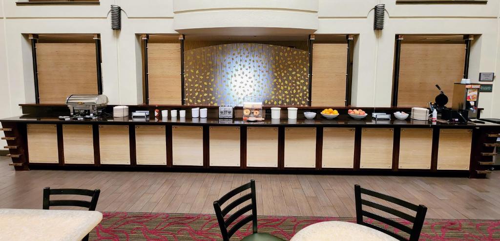 カントリー イン アンド スイーツ バイ ラディソン (Country Inn & Suites by Radisson, San Carlos, CA) お料理のイメージ