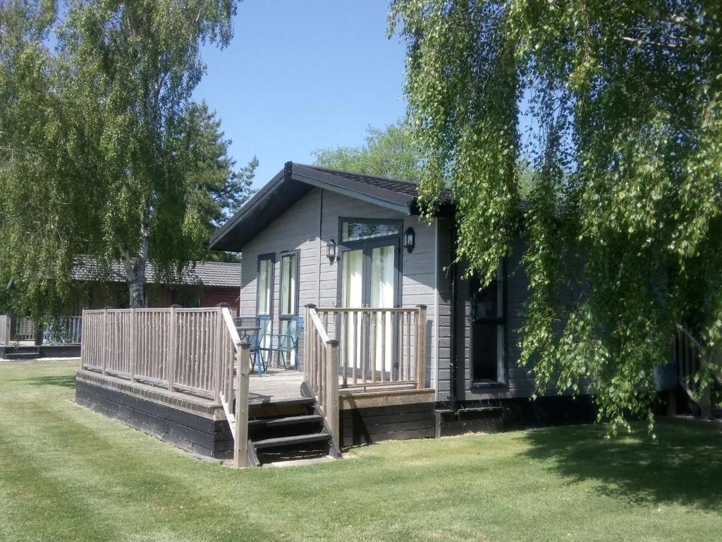 Lodge in beautiful Kent countryside with fine views