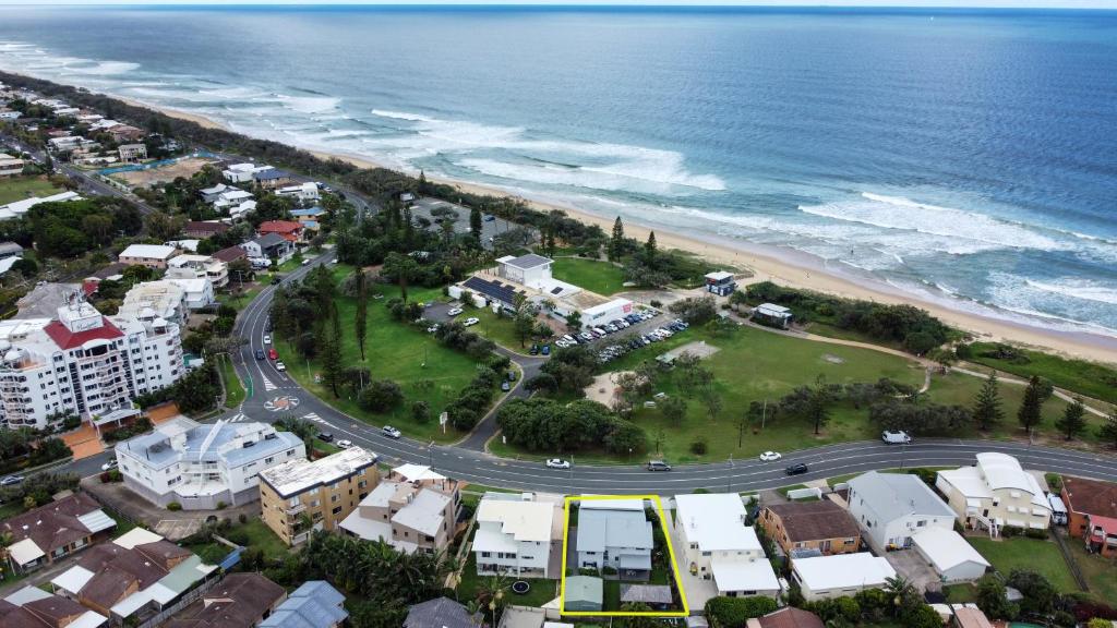 Stunning, Beachfront Dream Home - ZA3, Buddina