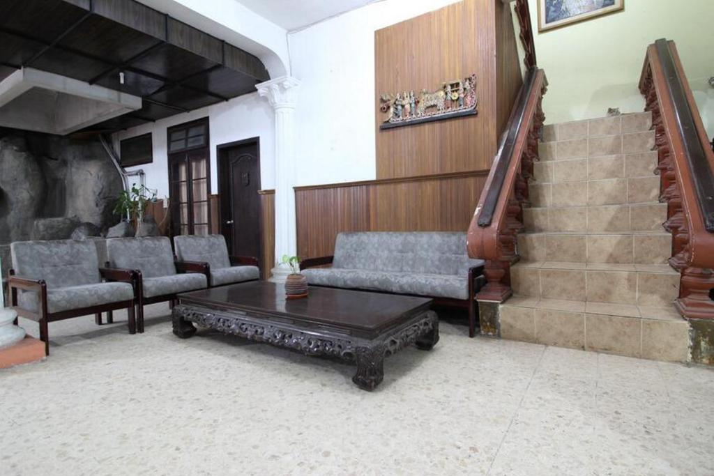 RedDoorz @ Mantrijeron 2