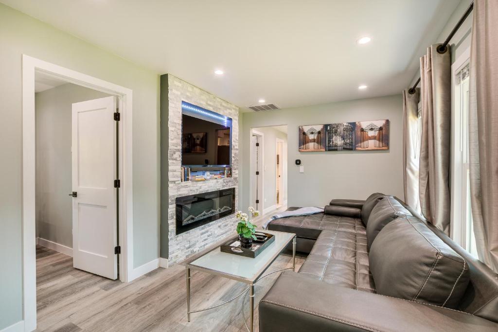 Des Plaines Vacation Rental with Spacious Backyard!