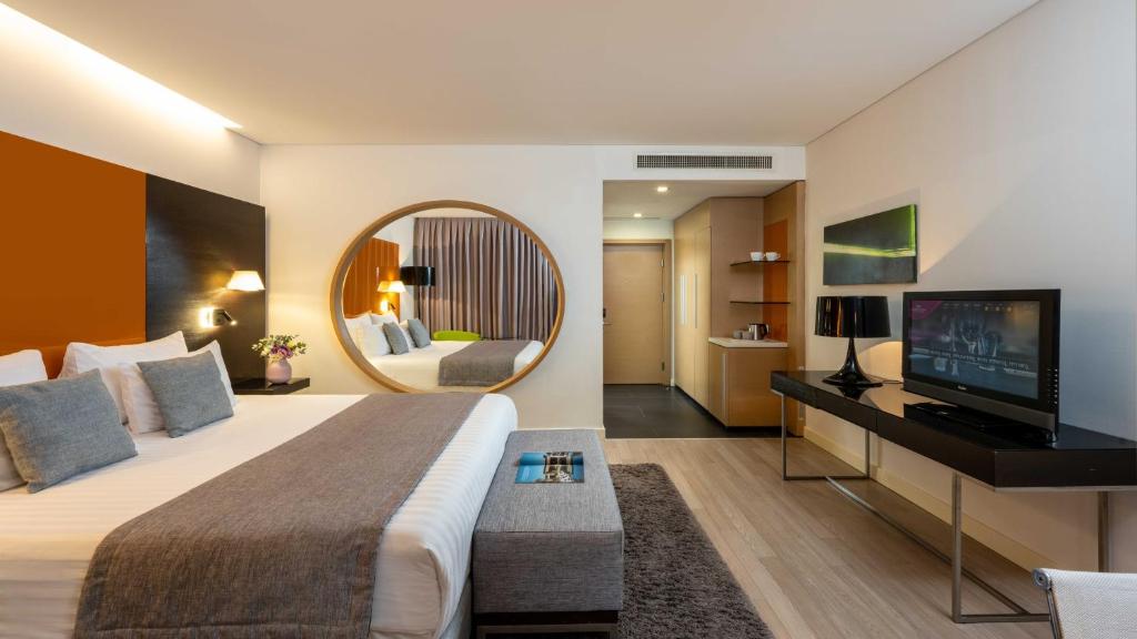 Bed, Crowne Plaza Tel Aviv City Center By IHG in Tel Aviv