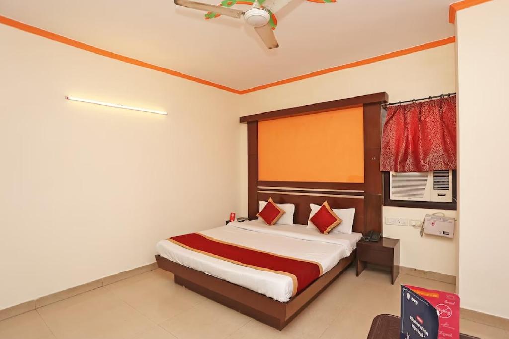 OYO Hotel Aura Palace Deluxe photo