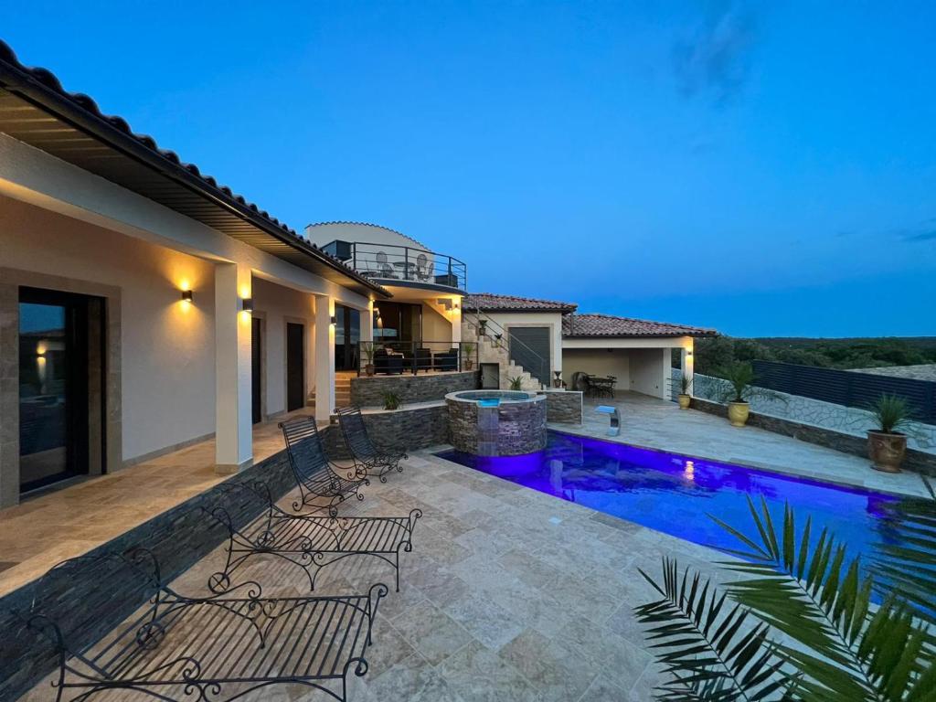 La Villa de Montaigu, Villa SaintHippolyte de Montaigu