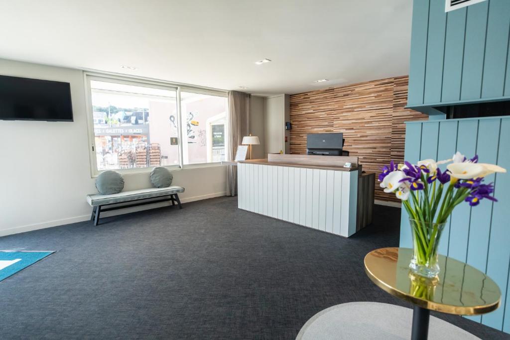 Entrance, Hotel de la Baie in Crozon