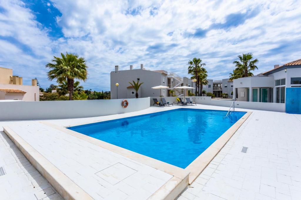 สระว่ายน้ำ