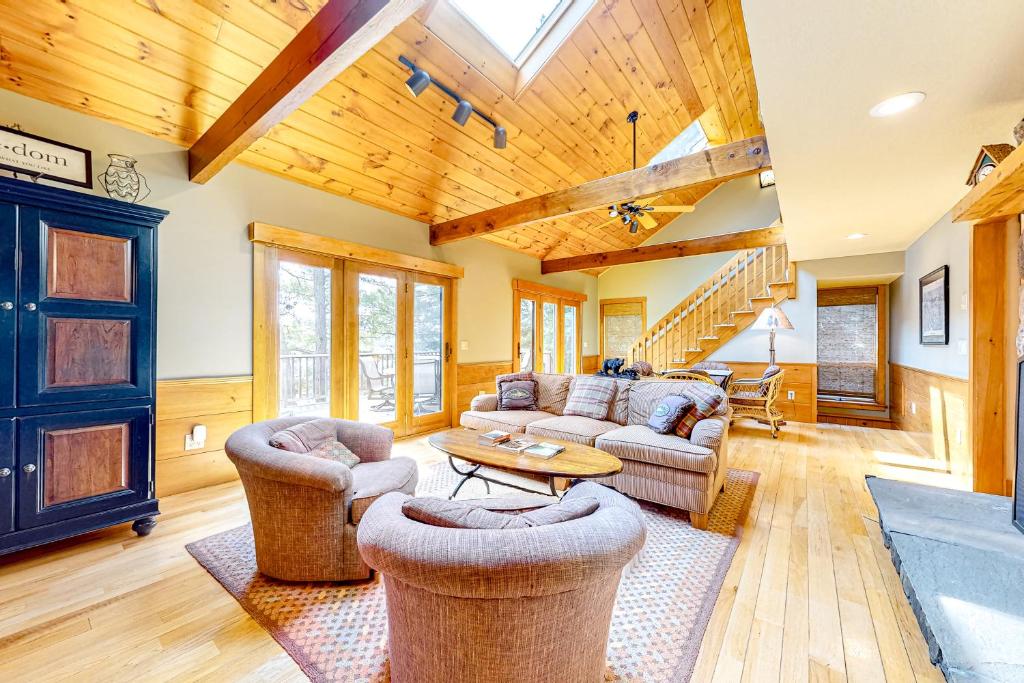 Lake Ossipee Family Home