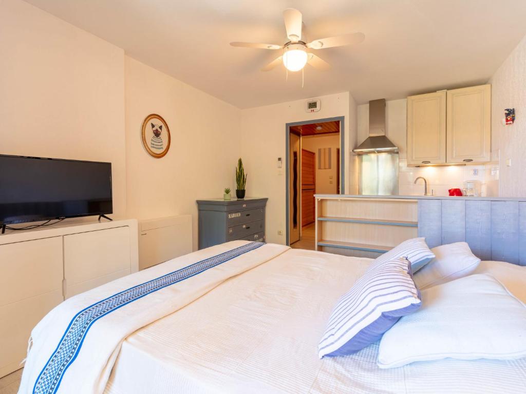 Studio Les Regates-3 by Interhome, Hyères