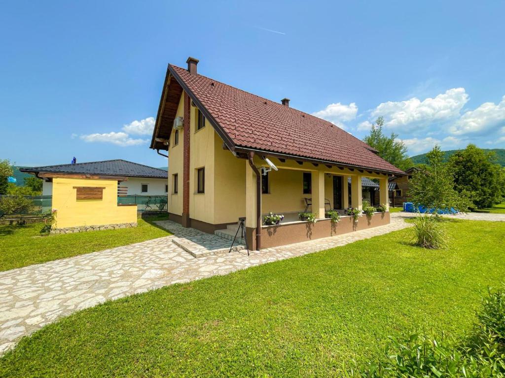 Holiday home Avita — Hotel in Račić