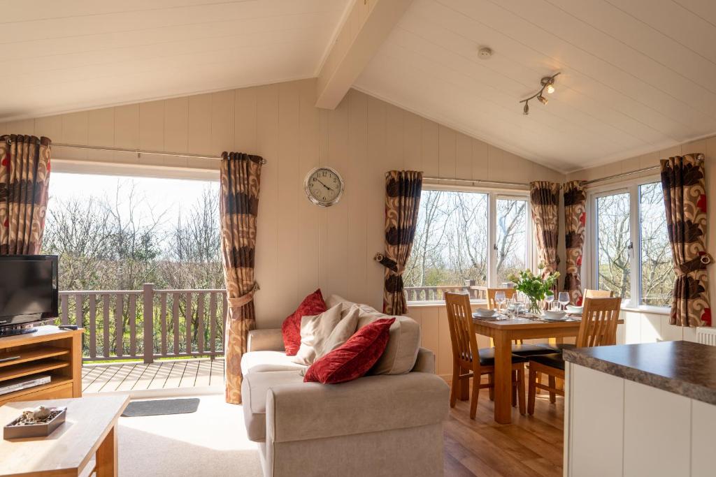 4 Atlantic Crescent Lodge - 2 Bed-Sleeps 4-TJS4AC, Woolacombe