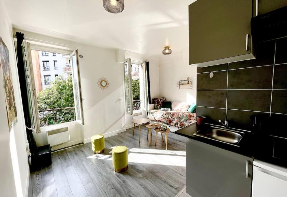Charming Bright Sunny Studio near Canal St Martin - 2
