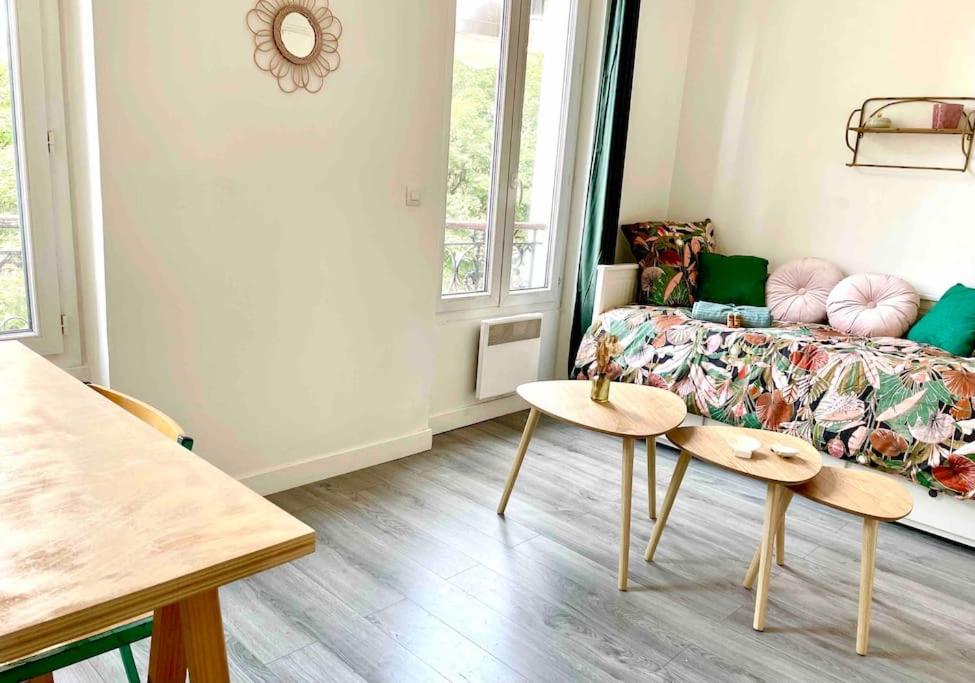 Charming Bright Sunny Studio near Canal St Martin - 3